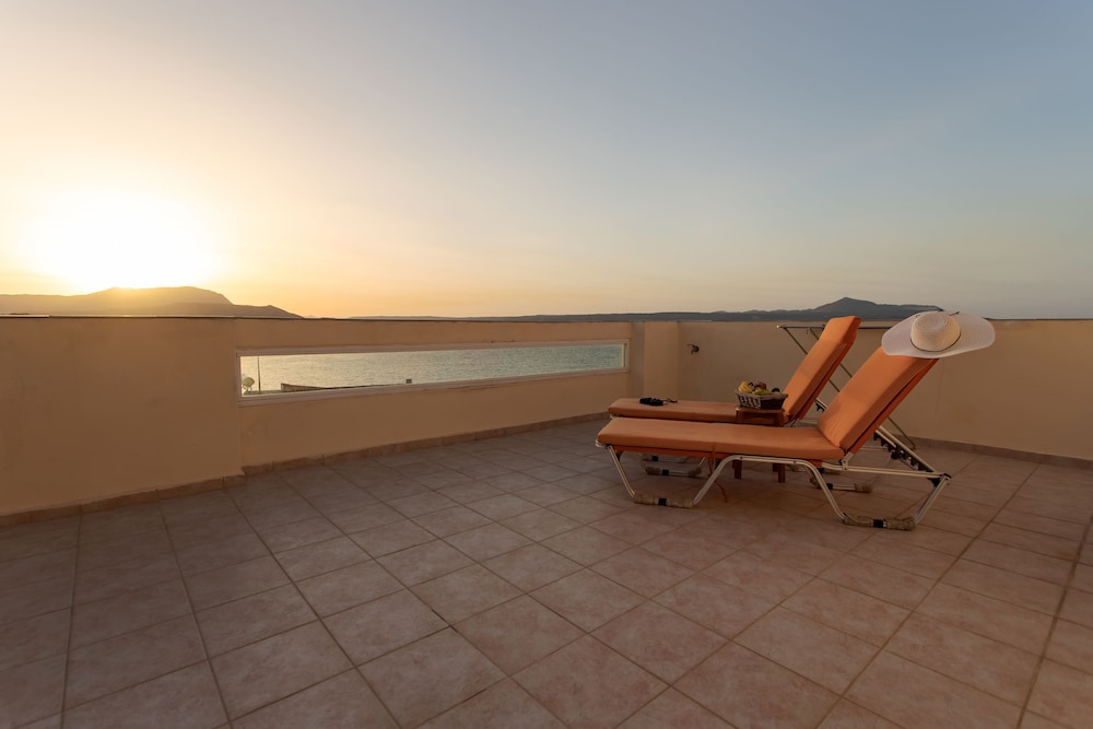 Manos Apartments