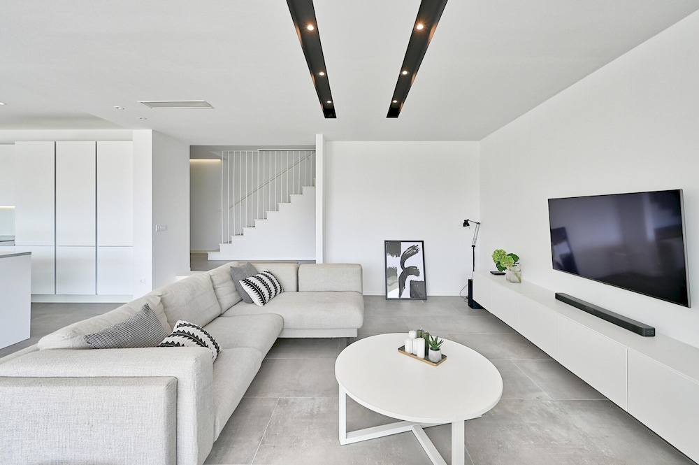 5-bedroom Villa Near Split With Pool