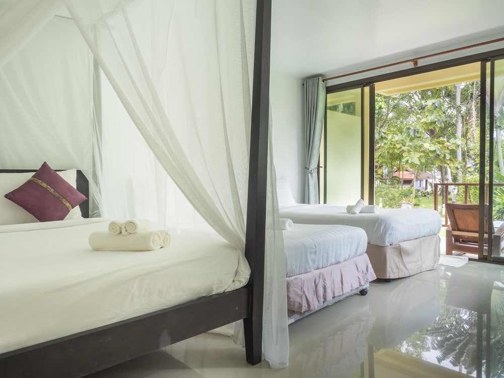 Baan Mai Beachfront Phuket Lone Island
