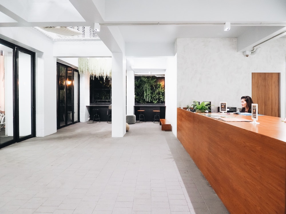 Loyy Hotel - Hostel