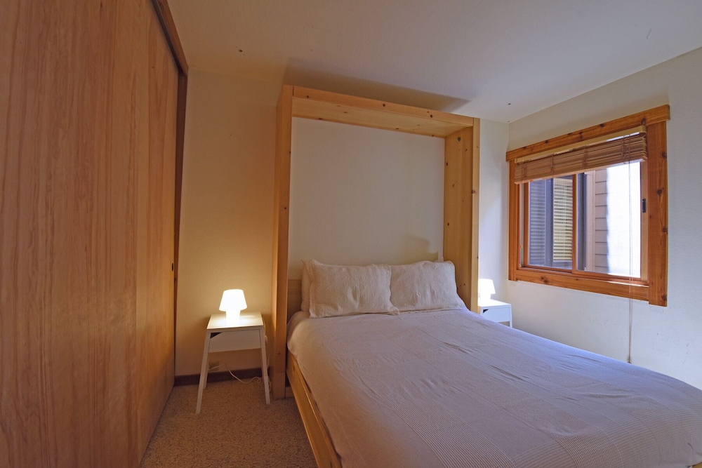 Lake Tahoe Vacations - Golden Ski Getaway - Property Image 20