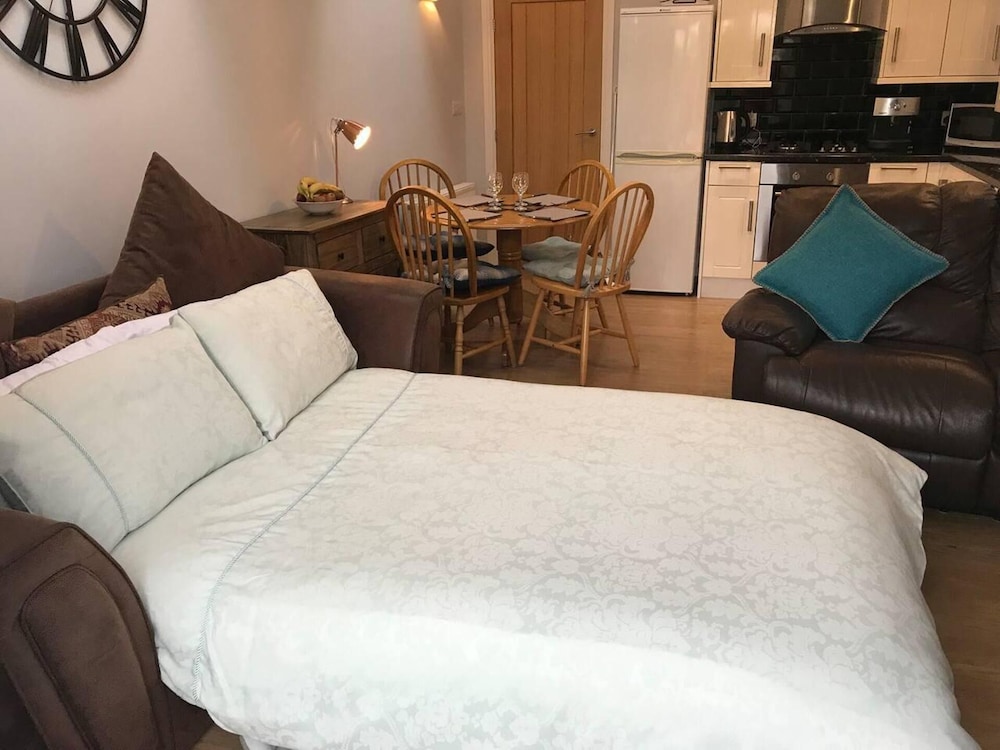 Cozy Lodge Sleeps 4 in Barton-upon-humber view 5