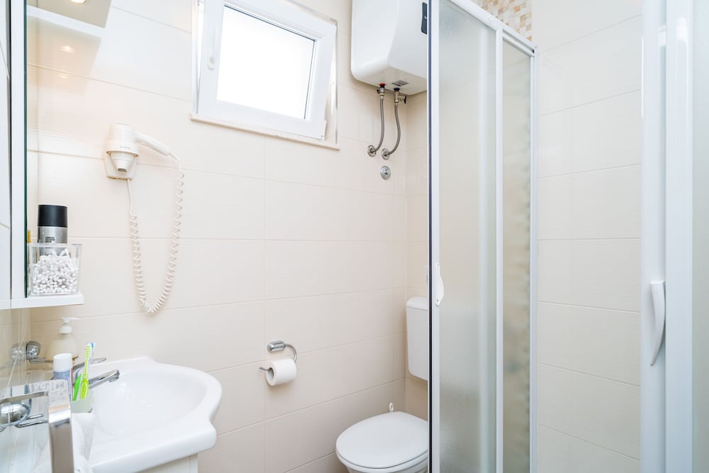 Jele Rooms