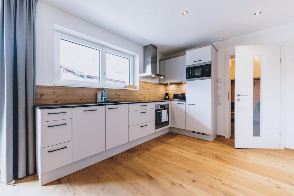 M1 - Balcony Apartment 4