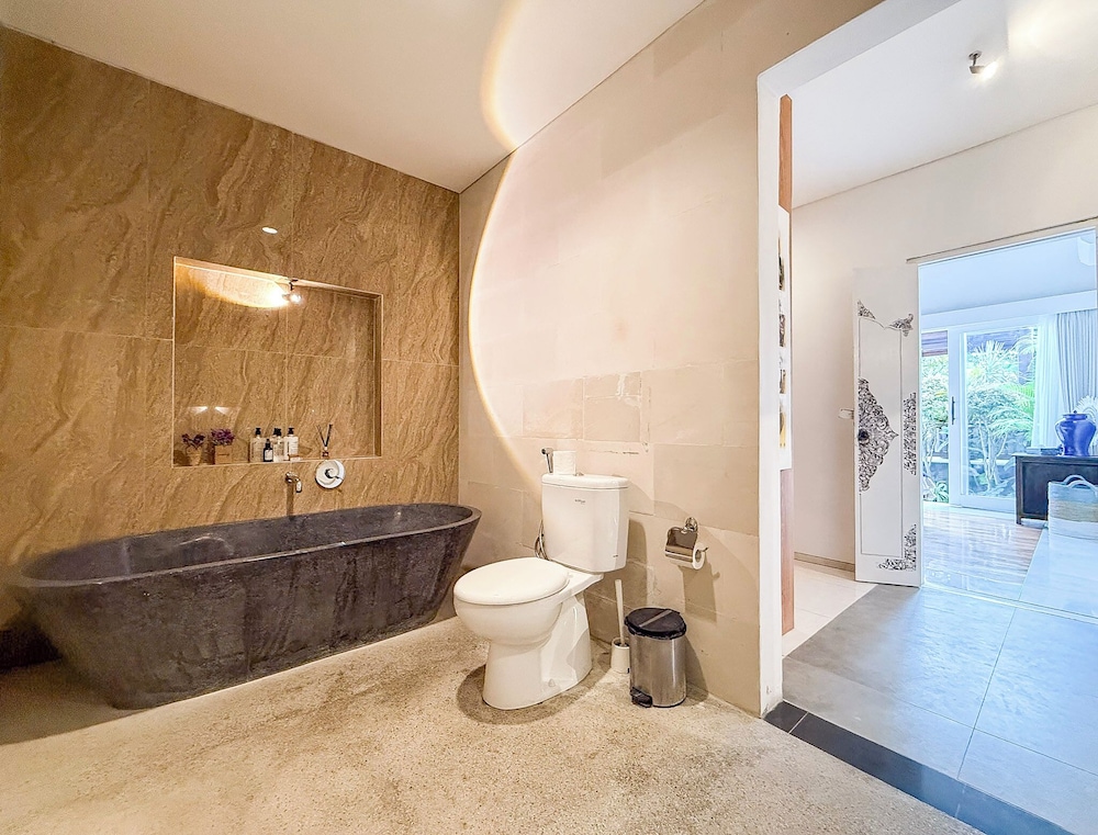 Villa St Calyx by DVH Luxe Retreats 3BR