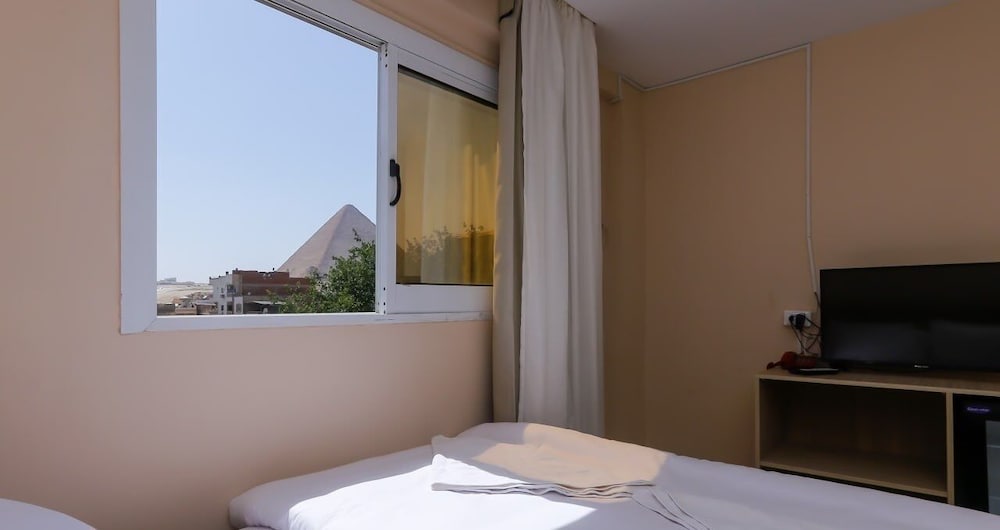 Pyramids Express View Inn