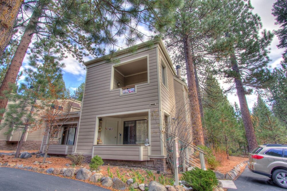 Tall Pines Retreat 4 Bedroom Condo by RedAwning view 4