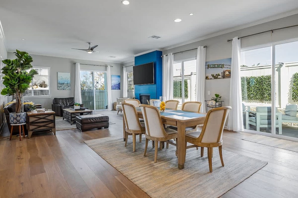 Large 4 Bedroom Close To Beach