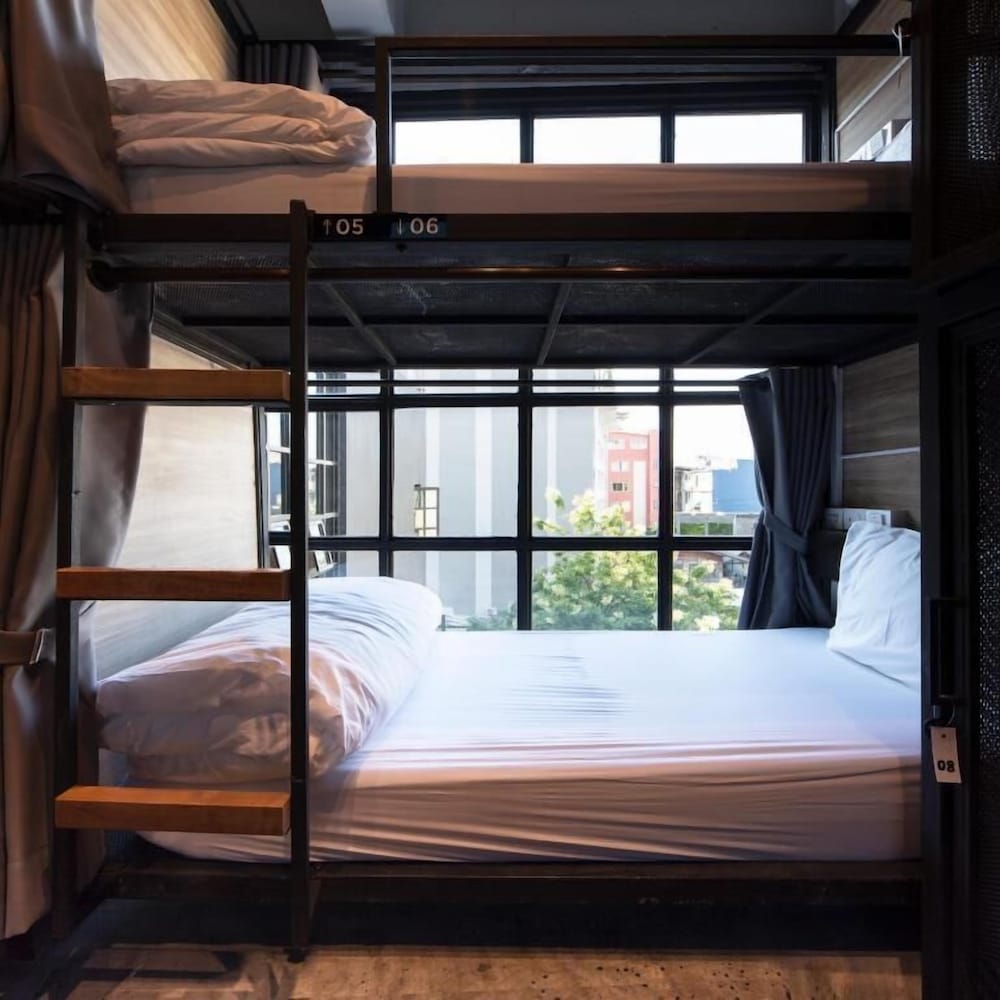 BED STATION HOSTEL KHAOSAN