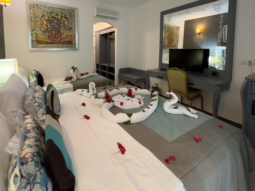 Tiana Beach Tatil Köyü - Her Şey Dahil - Image 9