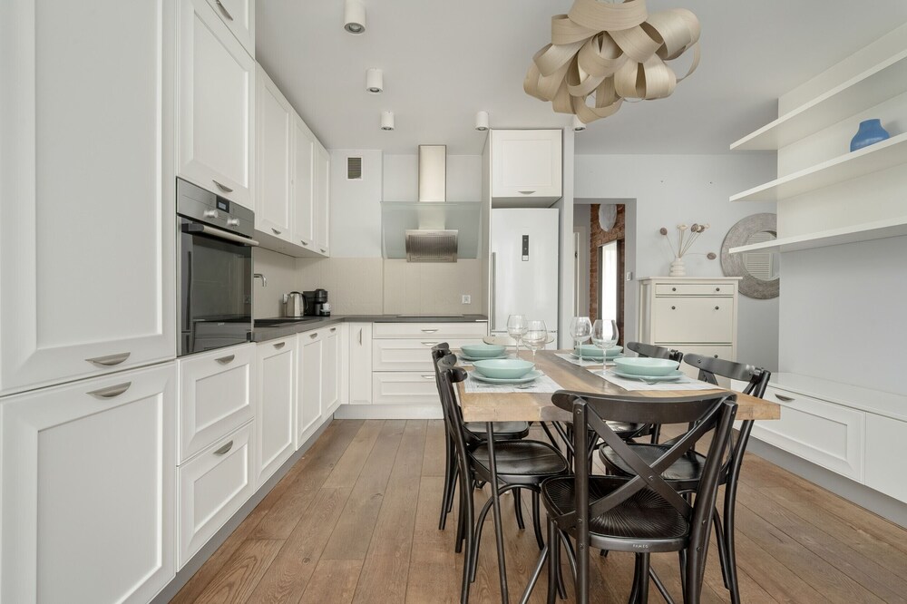 Modern Apartment Terrace by Renters