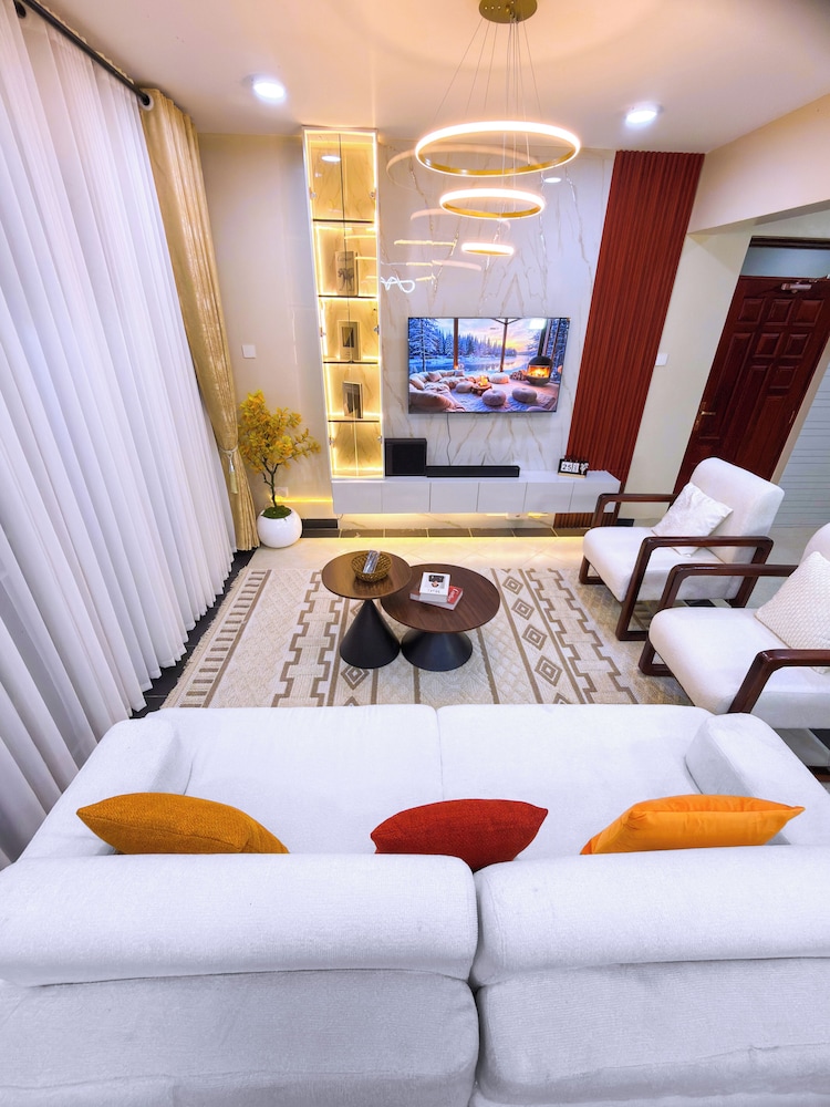 Charm Luxe Homes