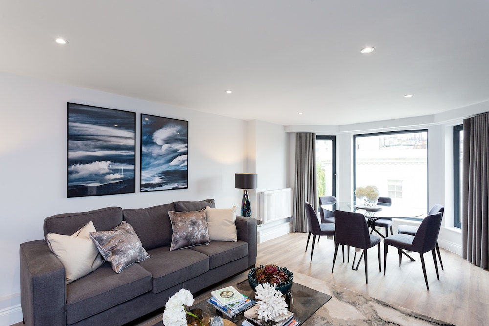 The Carlyle - Elegant Serviced Apartments