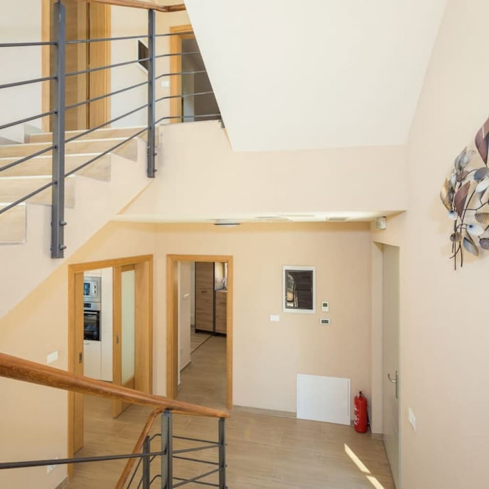 Villa Lavanda - Seaside Luxury Villa for 8 Guests