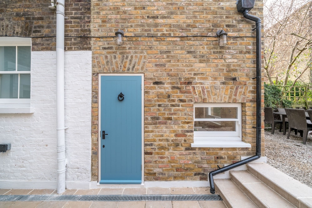JOIVY Stylish 2-Bed House W/ Private Garden In Hackney