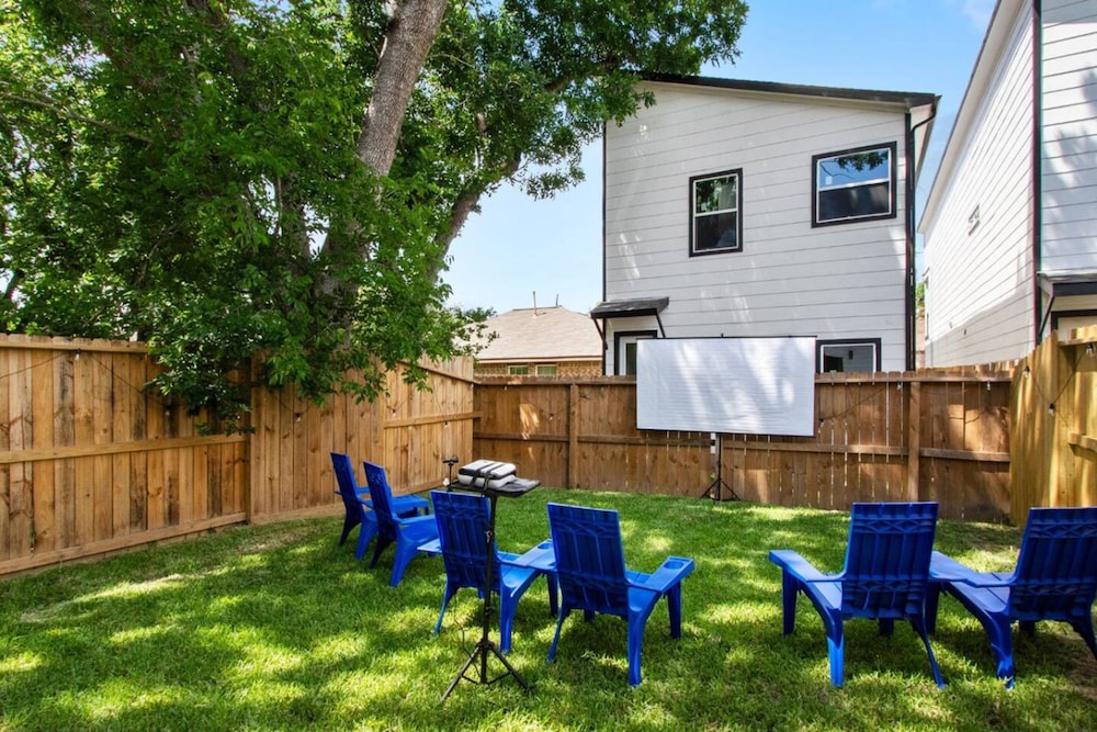 Chic 4BR Getaway Near NRG TMC