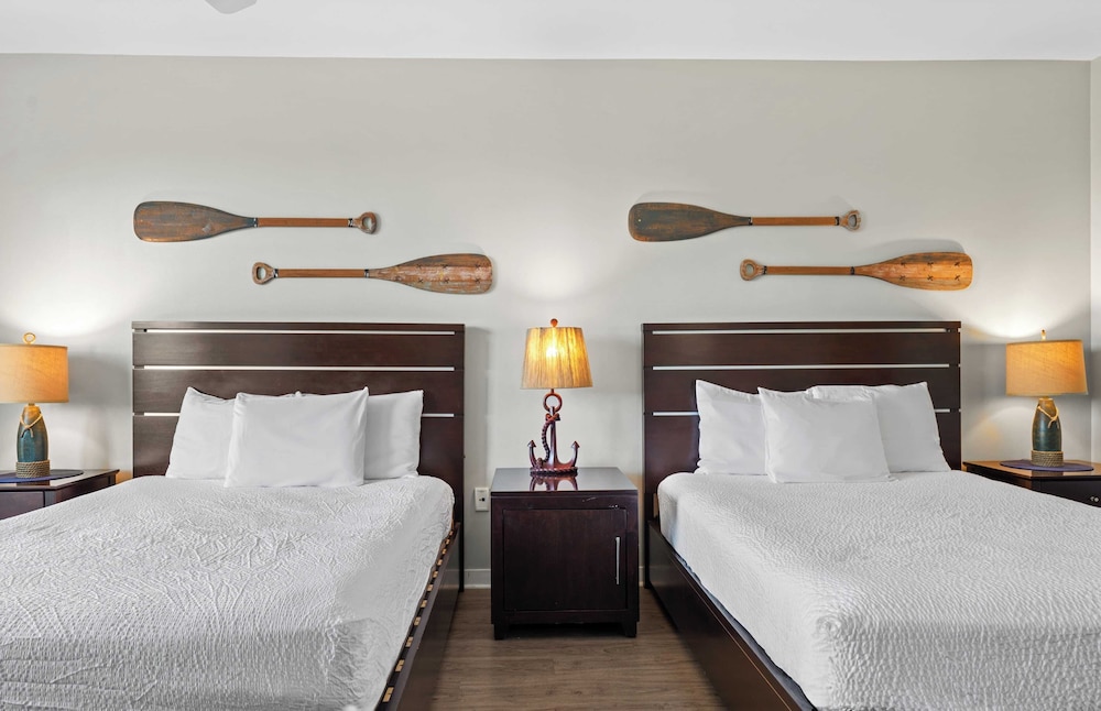 2 Resort Studios by Avantstay Sleeps 8, Pool, Shuttle, Tennis, Near Baytowne & Beach