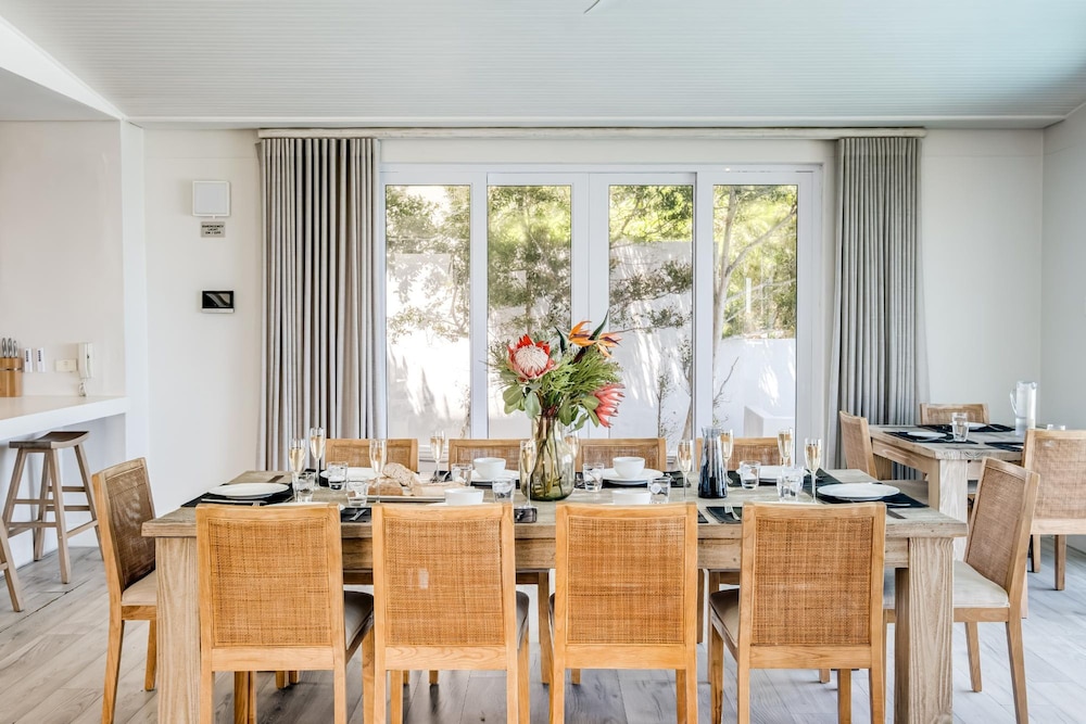 Camps Bay Villa w Views Pool Sapphire Tide Retreat