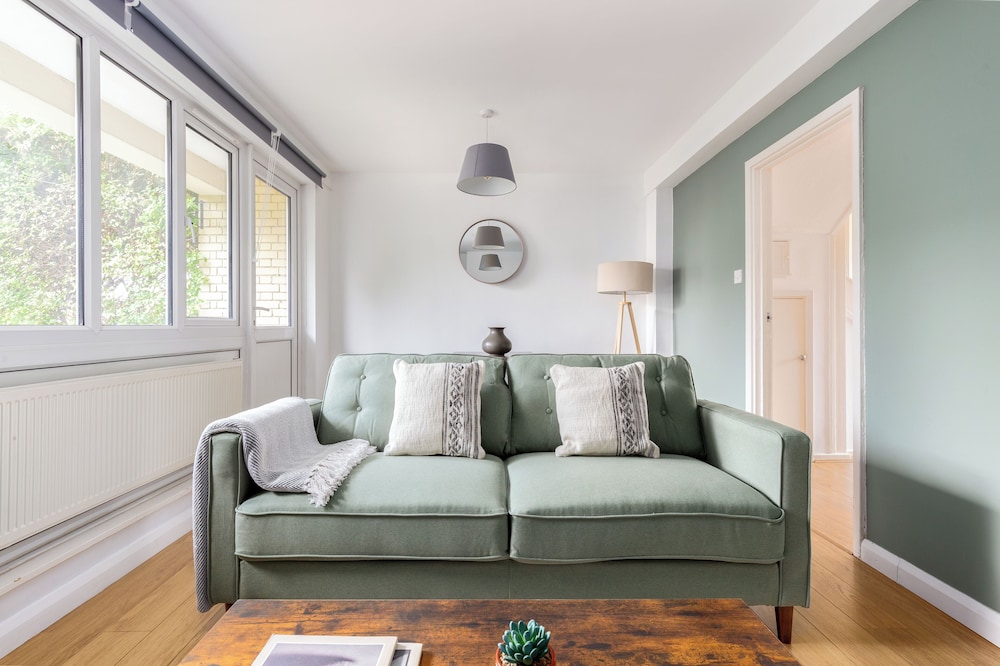 2 Bed Flat with Garden in Canonbury
