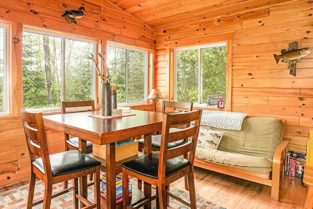 Quaint Clam 2 Bedroom Home