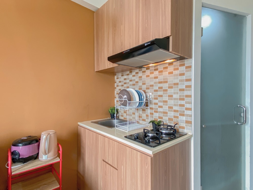 Good And Homey 2Br Apartment At Green Pramuka City