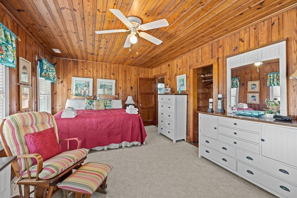 Pollock Cottage 6 Bedroom Home