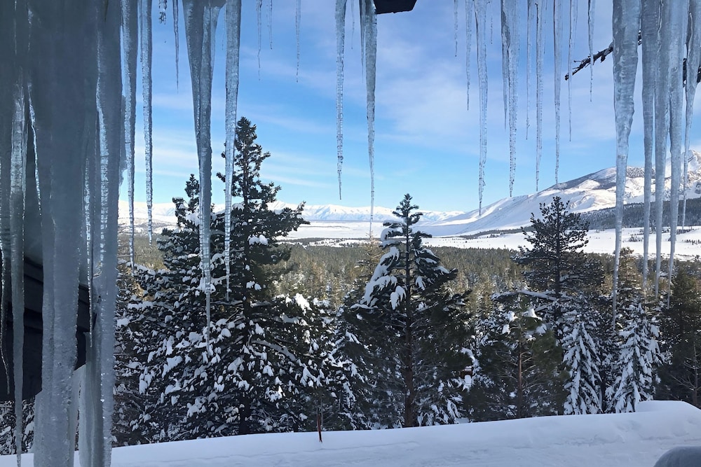 Walk to Ski Lift: Mtn-view Condo in Mammoth Lakes view 5