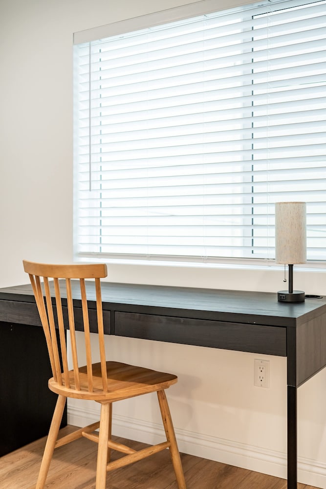 Cozy Modern Stay in Alhambra 30plus Days Welcome