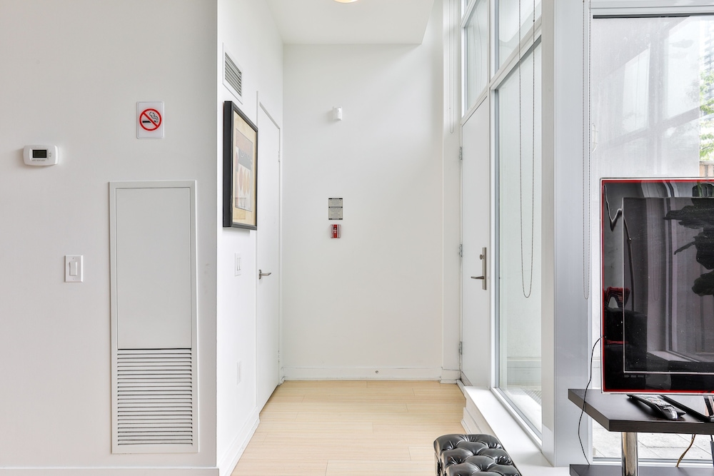 Gorgeous 2 Storey Townhouse - Image 5