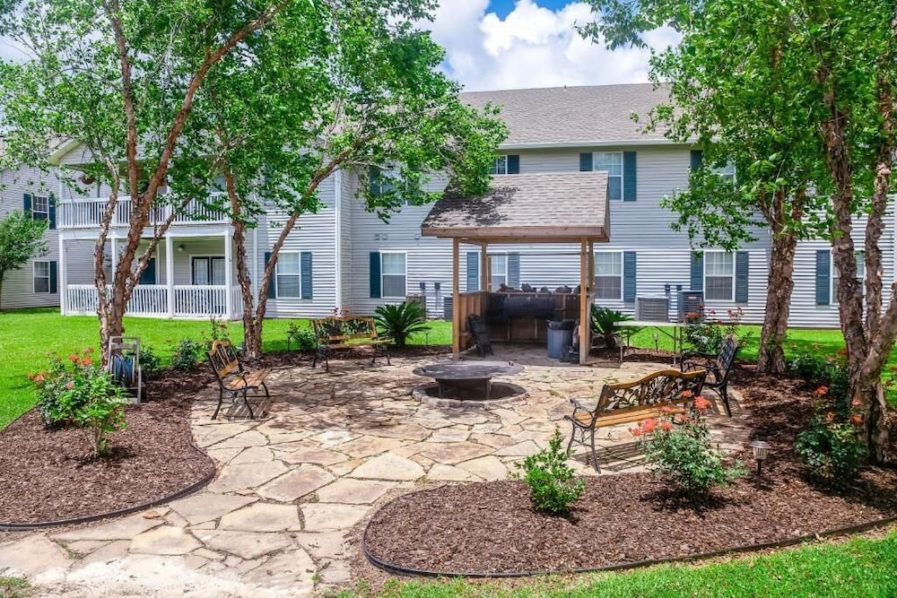 Charming Condo With Luxe Amenities Less Than 10 Minutes From the Beach