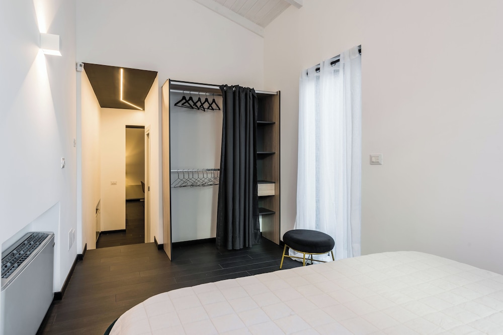 Leone Apartment with Garden