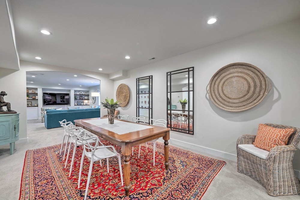 Vibrant Chic Home ~ 20 Mi to Salt Lake City!