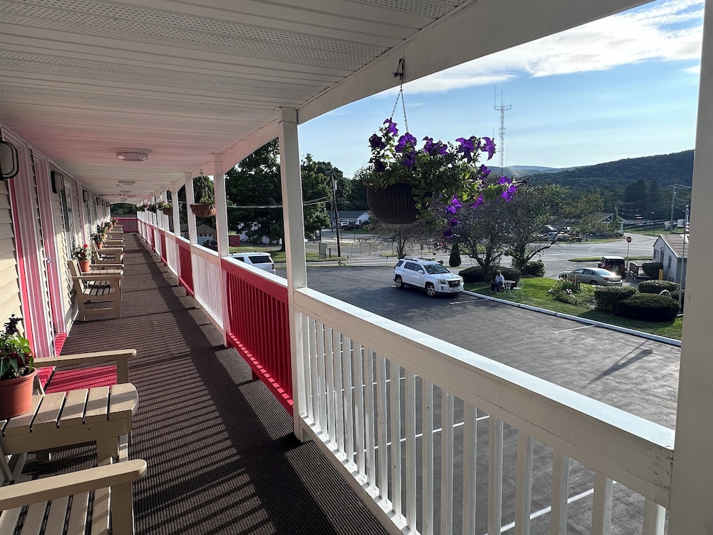 Cozy Corner Motel