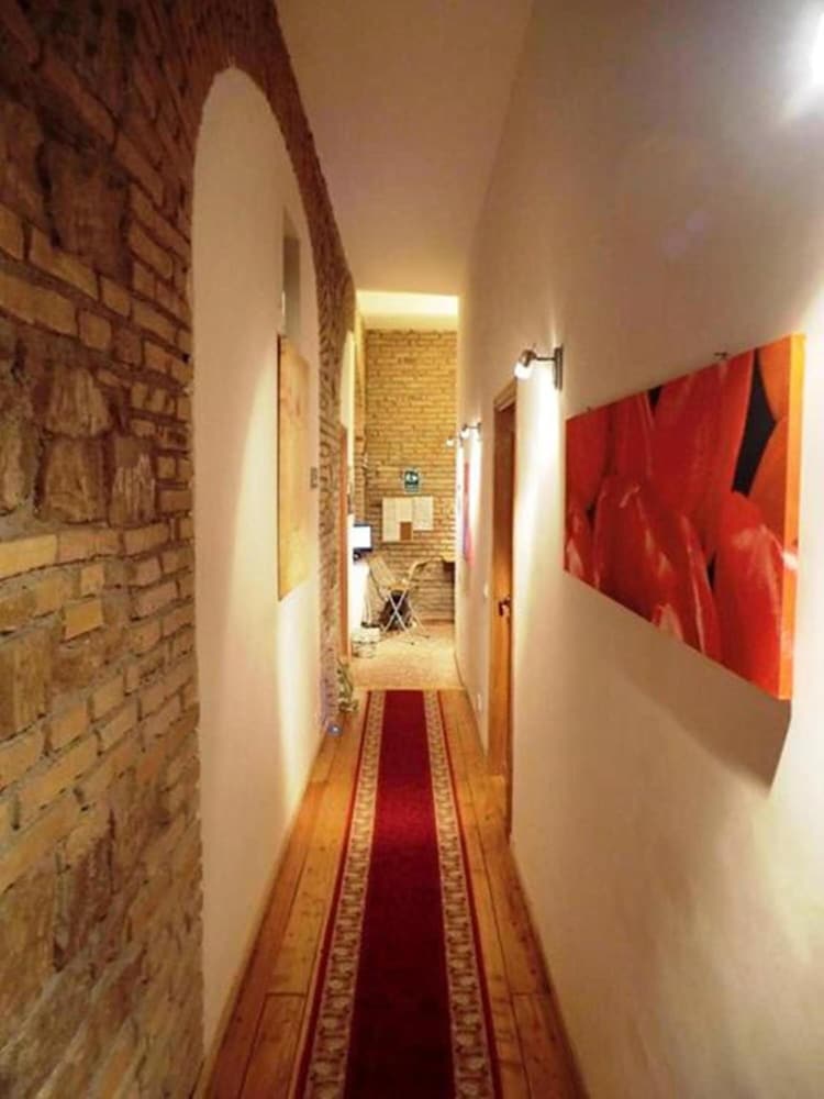 Caesar's Rooms
