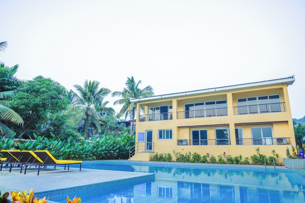 Alaya Stays Veera Marina 3 BHK Apartment