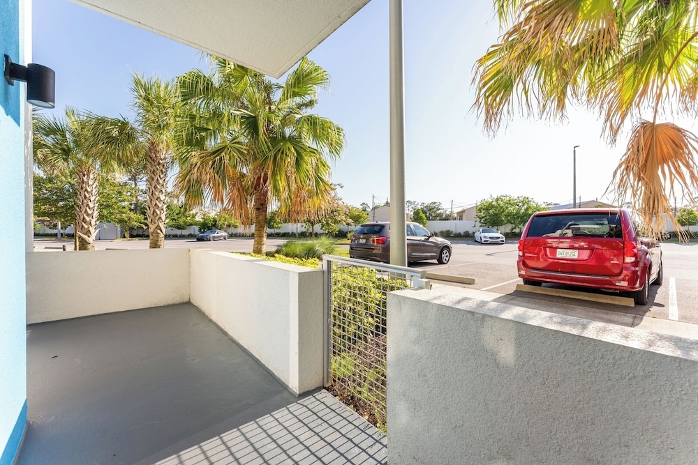 Daytona 2BR Getaway Parking Family & Pet-friendly