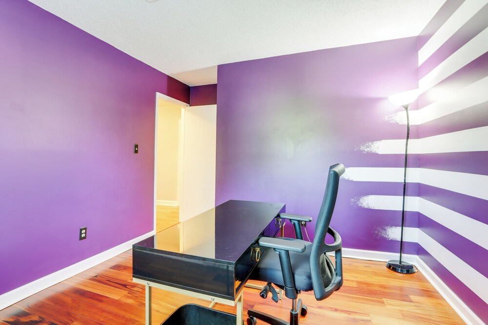 4 Mi to Stone Mountain: Retreat w/ Office!