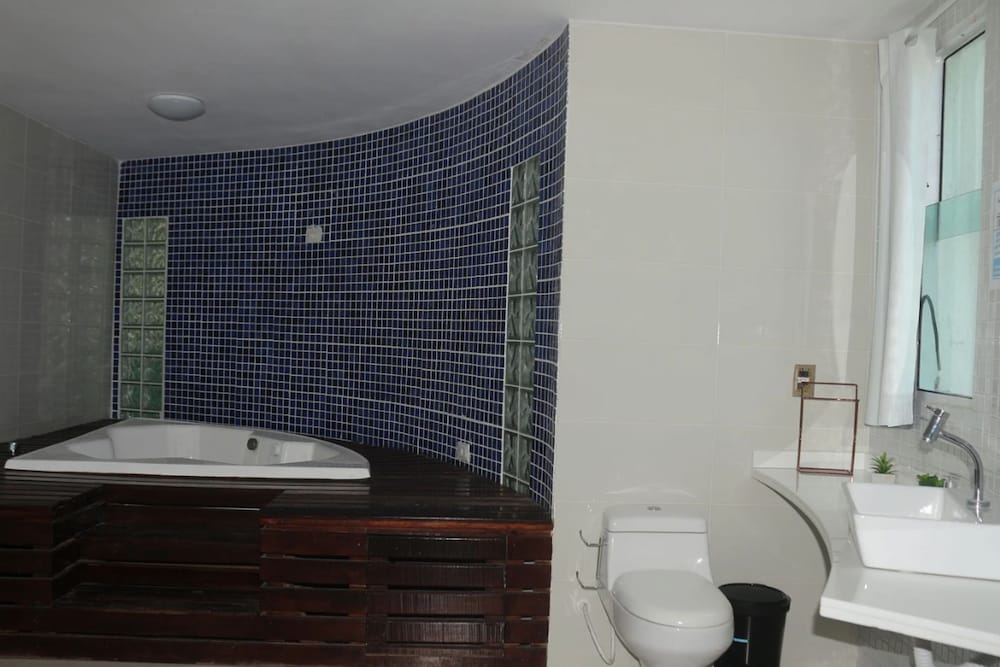 Mansao 6 suites c piscina e jacuzzi 082M