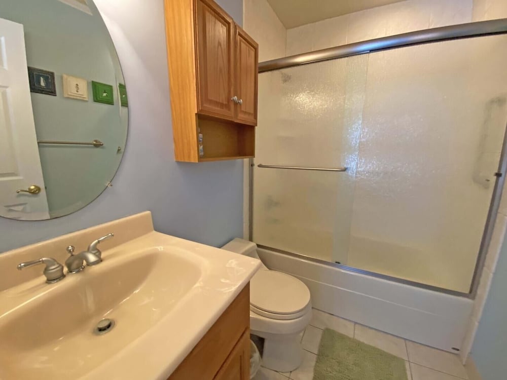 Harbour Island 46G 2 Br townhouse by RedAwning
