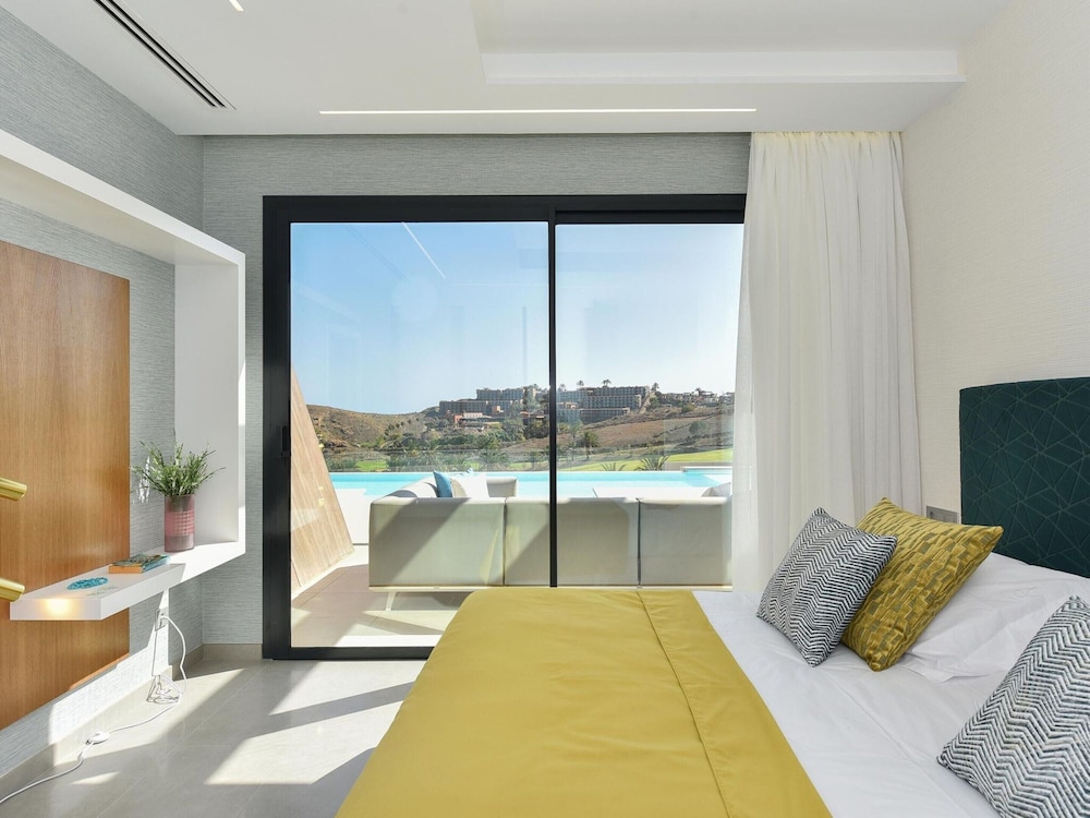 Villa in Salobre With Pool & Golf Nearby