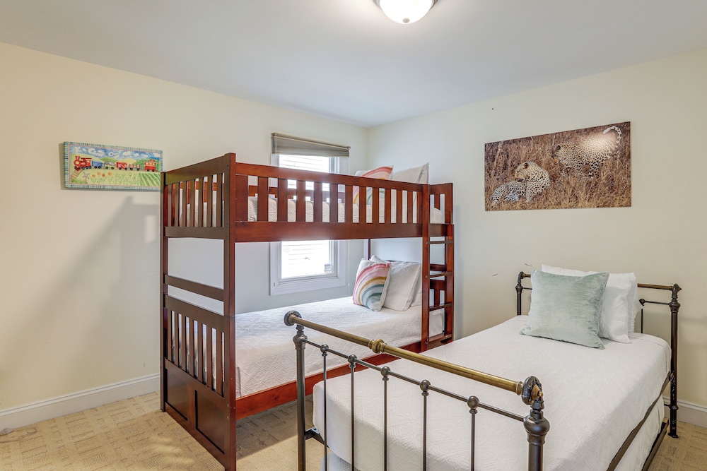 Steps to Shore: Spacious Atlantic City Retreat!