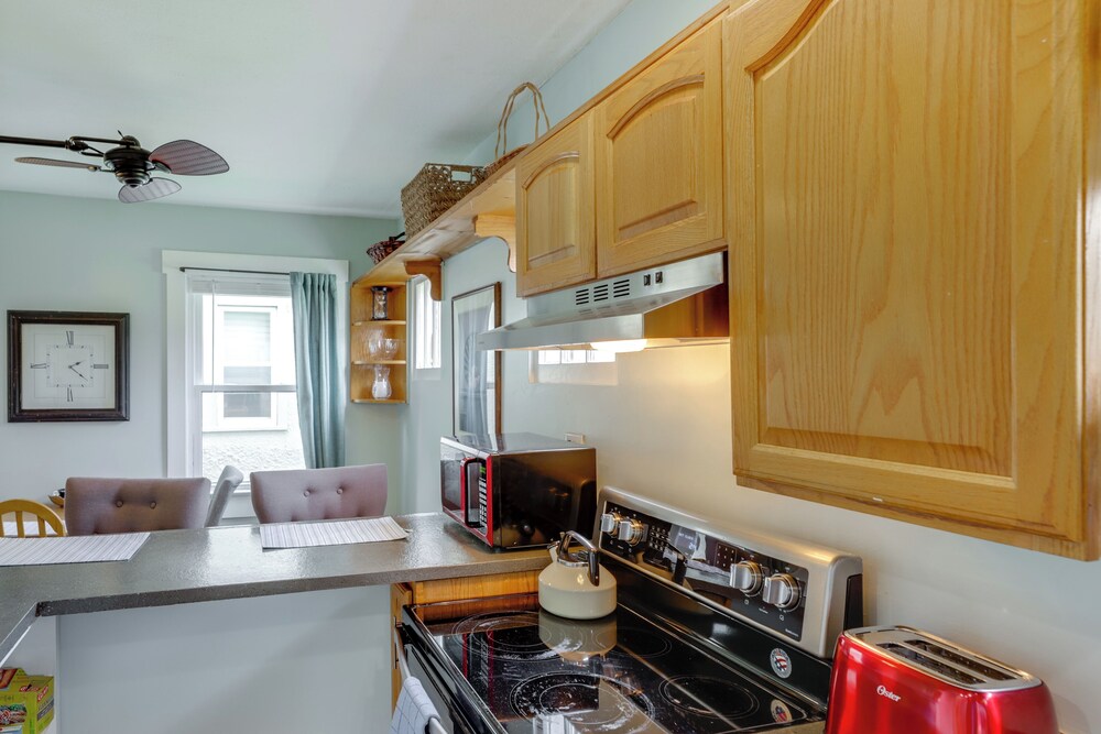 3 Mi to Dtwn: Dog-friendly Retreat in Dayton