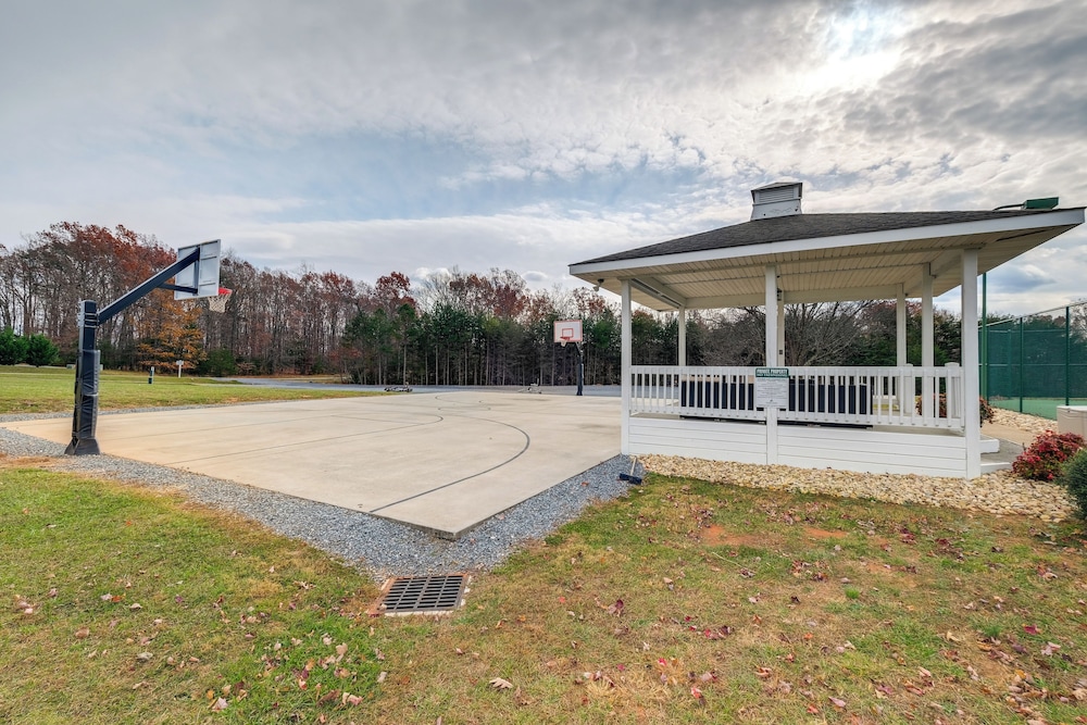 Community Pools & Beach: Smith Mountain Lake Condo
