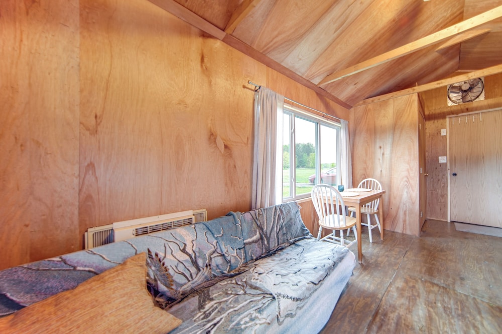 Dog-friendly Cabin Near Pymatuning Lake!
