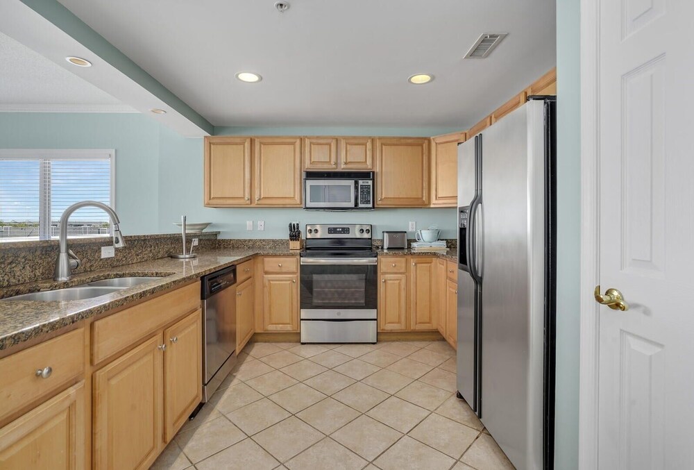 Bahia Vista I 508 4 Bedroom Condo by RedAwning view 4