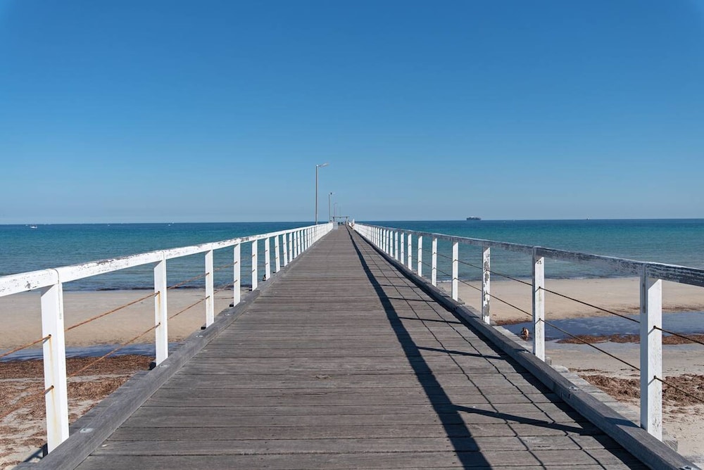 Largs Bay Oasis Jetty Views
