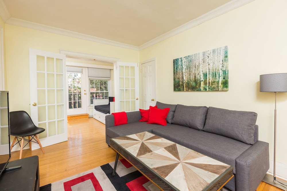 Applewood Suites - 2 BDRM Annex Loft - Image 2