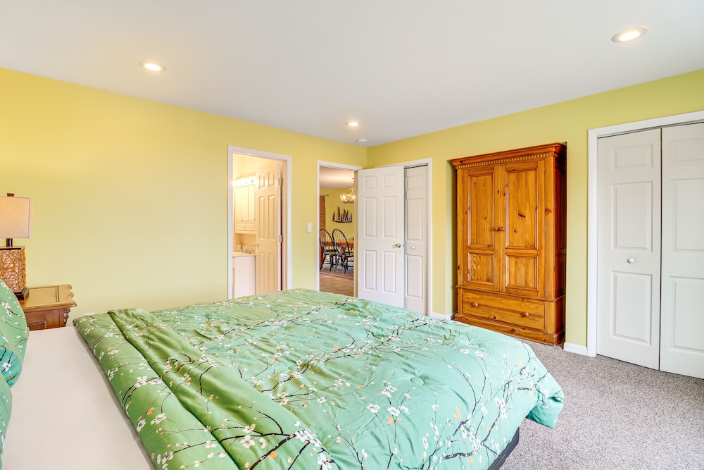 Pocono Retreat: Access to Community Lake & Beach! view 4