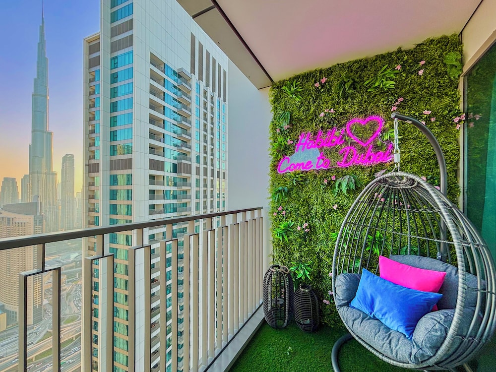 DVH Luxe Retreat 4BR Burj View Apartment