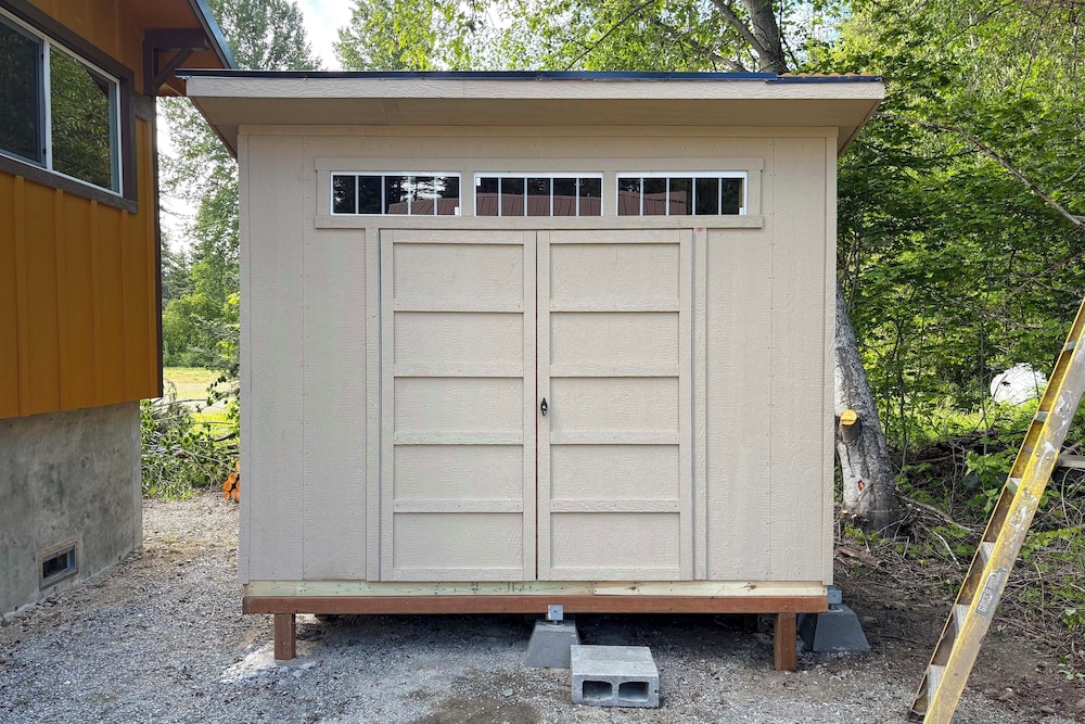 Deck & Fire Pit: Yakima River Retreat in Cle Elum